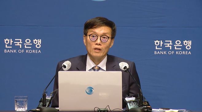 총재기자간담회를 하고 있는 한국은행 총재 이미지