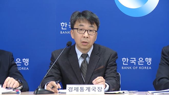 기자설명회를 하고 있는 한국은행 경제통계국장 이미지